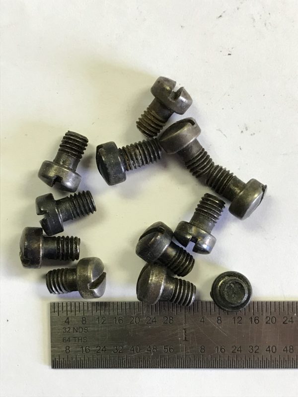 Mossberg .22 angle bar screw #435-R495