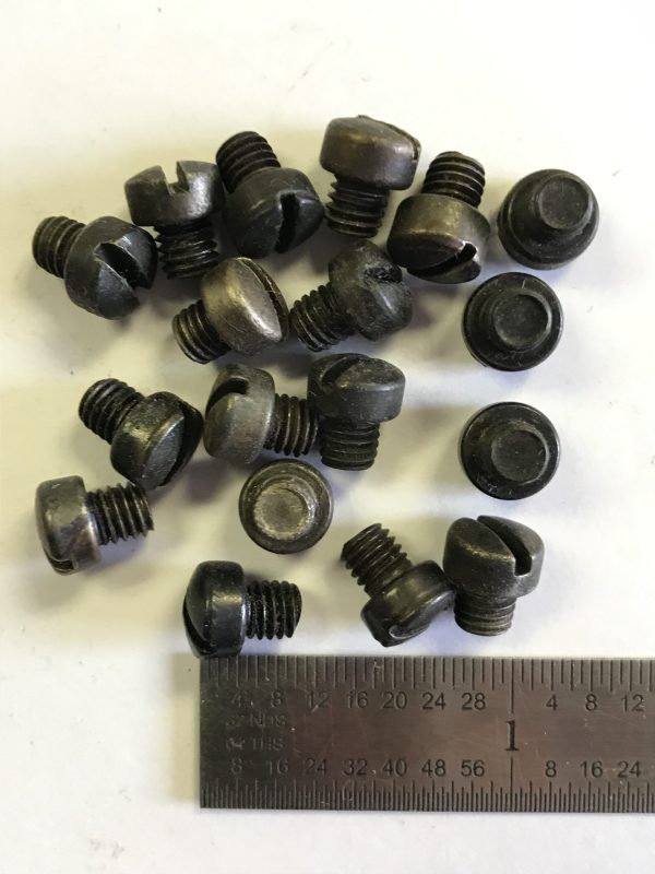 Mossberg .22 bracket screw, rear #435-1260