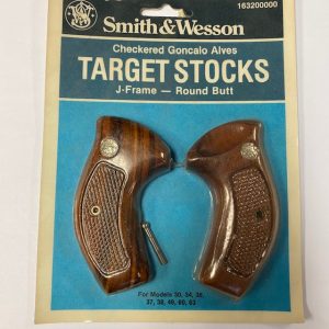 Smith & Wesson old model J frame 1957-1988 round butt checkered goncalo alves grips, ca. 1985 #1033-16320