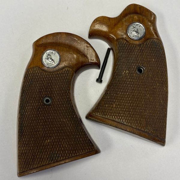 Colt D grips, Diamonback pre-1973 #154-56470-71