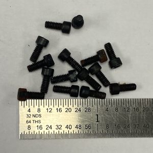 Dan Wesson Revolver sideplate screw, short #1043-92014U