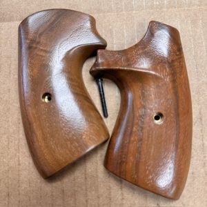Colt Trooper MKIII, Metropolitan MK III, Lawman MK III, Official Police MK III grip, walnut, Herrett, #987-581572-H