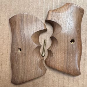 Colt Trooper MKIII, Metropolitan MK III, Lawman MK III, Official Police MK III grip, walnut, Mustang, open backstrap, #987-581572-M-2