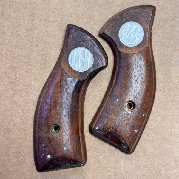 Rossi Revolvers grips - walnut - small frame early, #863-20082