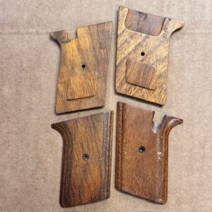 Davis 32 & 380 wood grips - later with shallow cut inside right panel, #1050-MIS32-33WSC