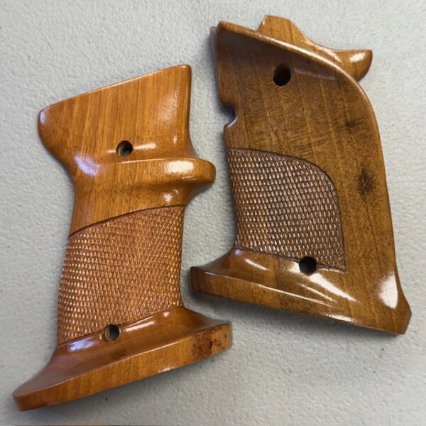 S&W 52 Series checkered walnut grips by Sile - colors not matching, #1029-SILE