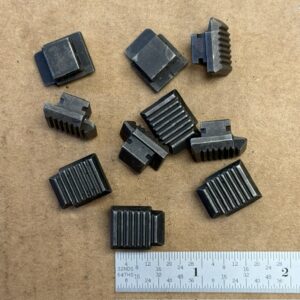 Mossberg 800 & 900 magazine latch, #565-2161